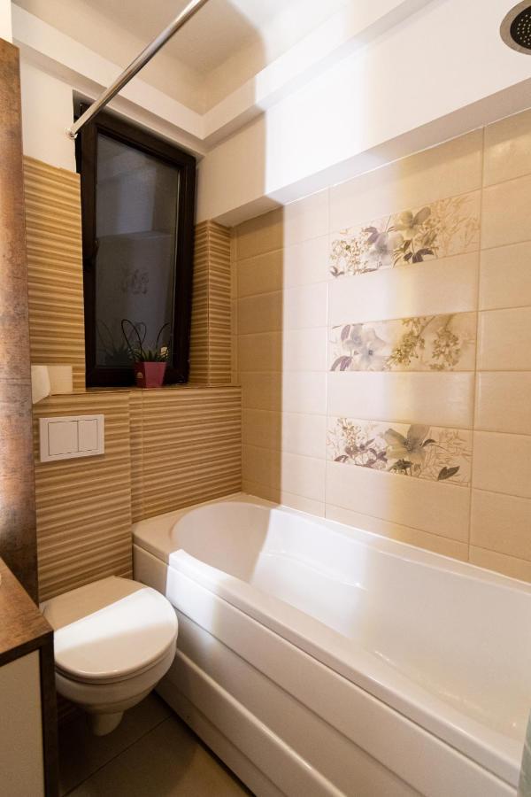 Ardor Apt - Bright And Secluded Apartment In The Heart Of Old Town Brașov Exterior foto