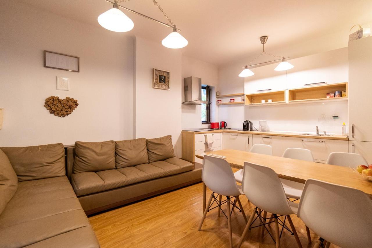 Ardor Apt - Bright And Secluded Apartment In The Heart Of Old Town Brașov Exterior foto