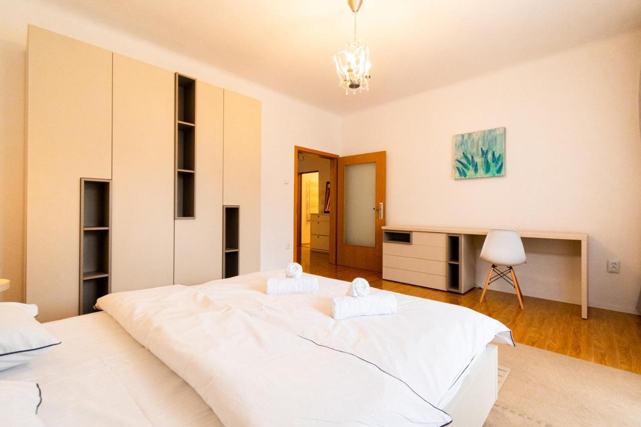 Ardor Apt - Bright And Secluded Apartment In The Heart Of Old Town Brașov Exterior foto